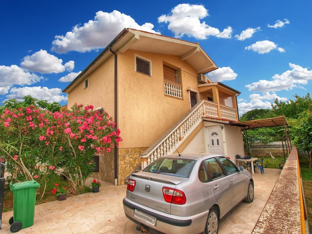 Apartments Durda 1390 Штиньян Экстерьер фото